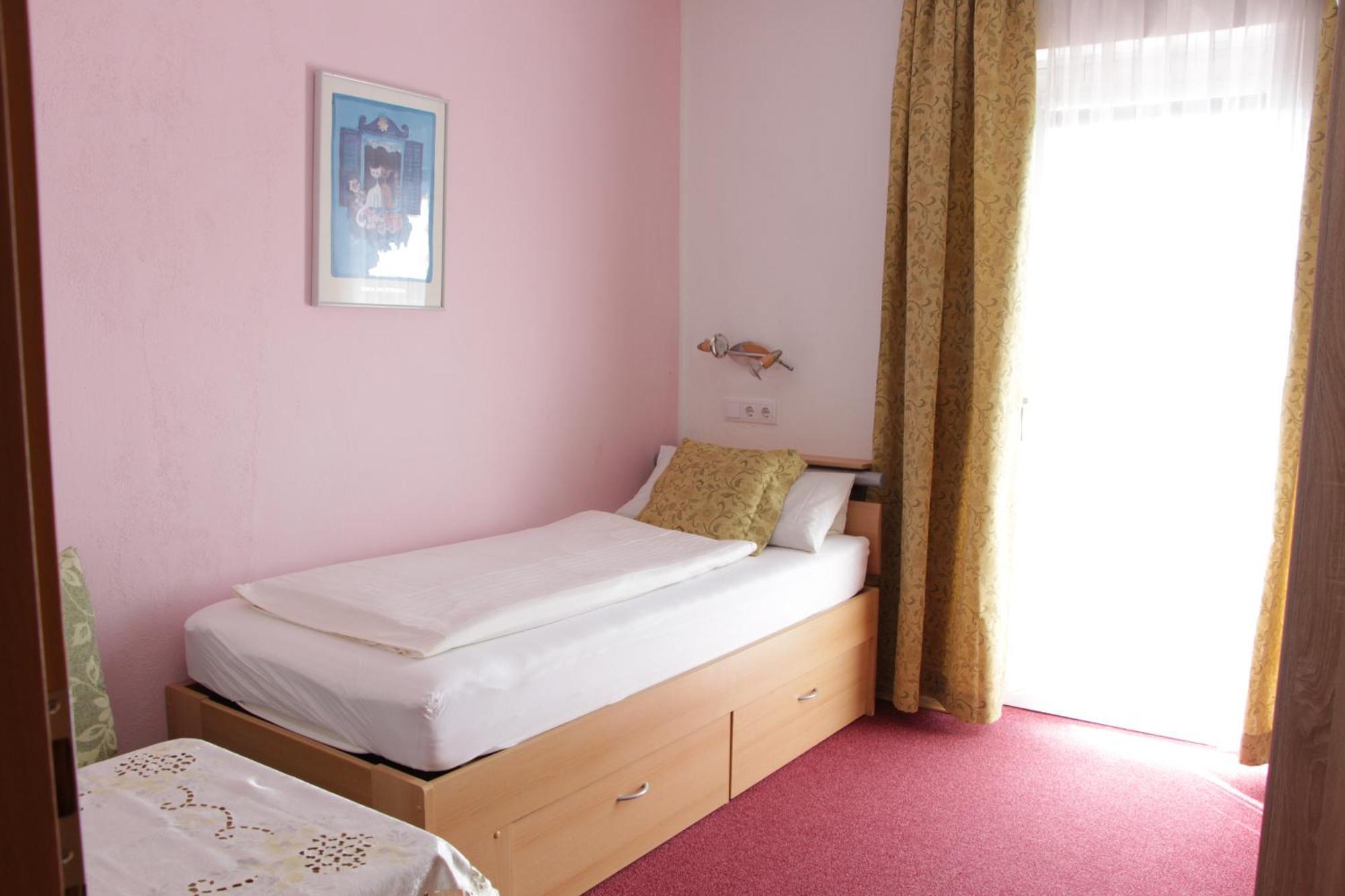Hotel Haus Riedl Seeboden Habitación foto